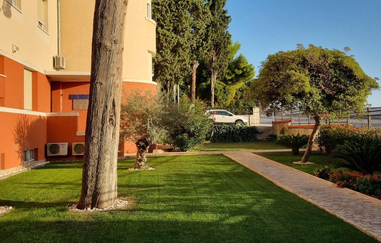 Apartments Suzy Split Exterior photo