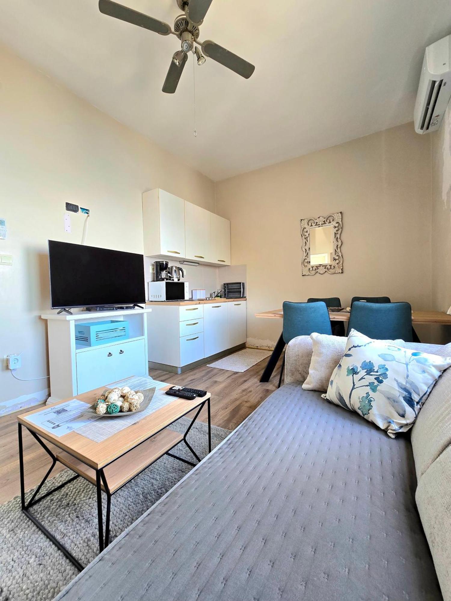 Apartments Suzy Split Exterior photo